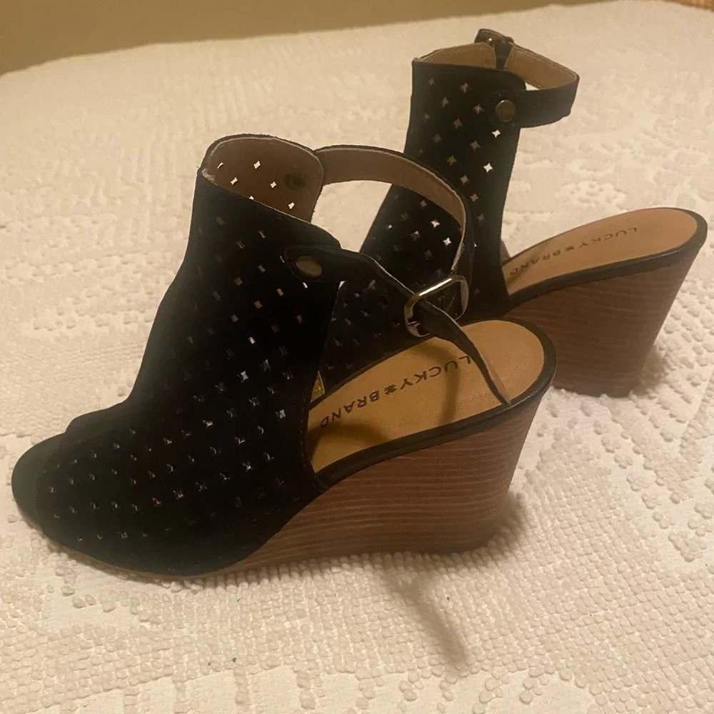 Lucky Brand Black Wedge Sandals - Picture 3 of 8